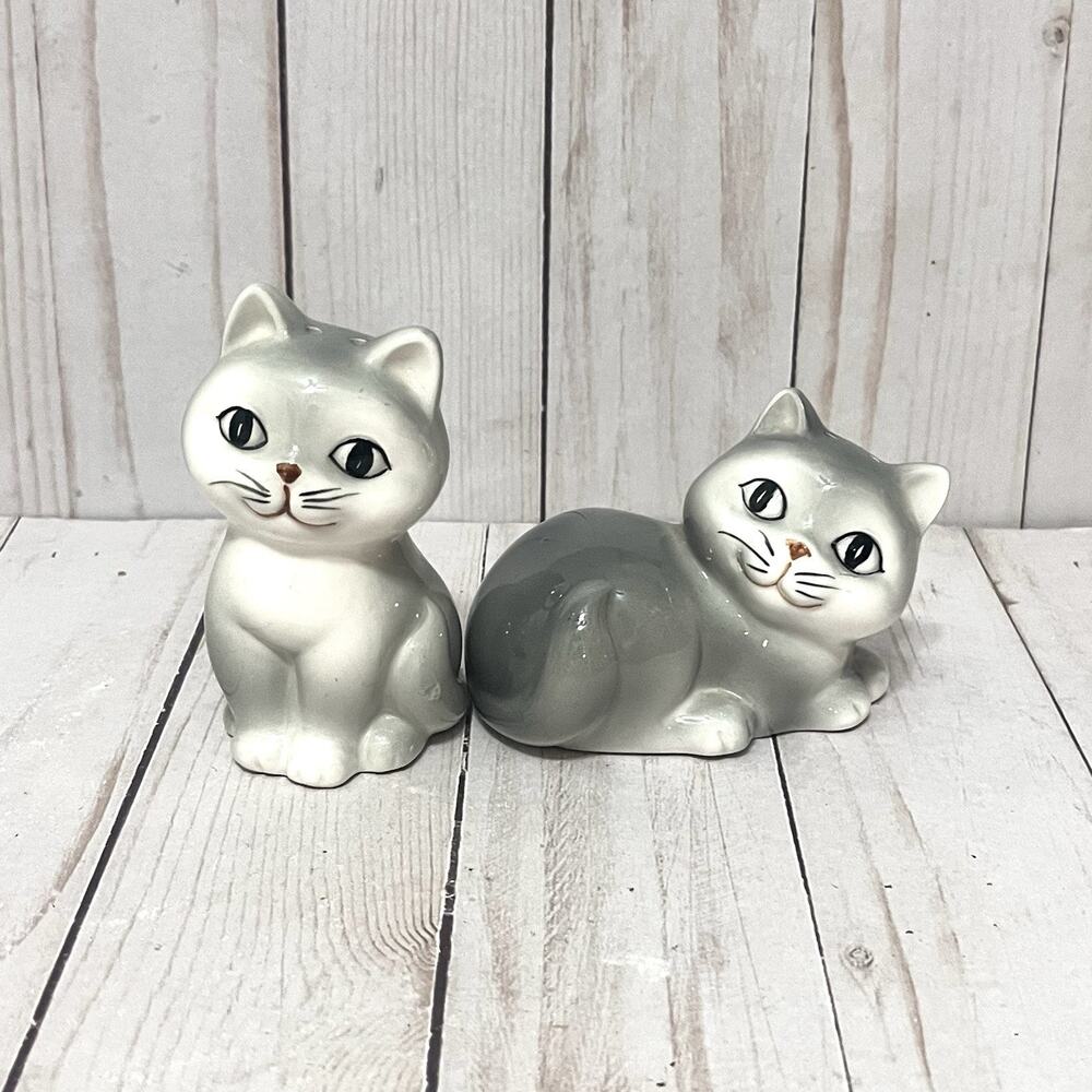 Vintage Otagiri Grey Kitschy Cat Salt and Pepper Shaker Hand Painted OMC Japan